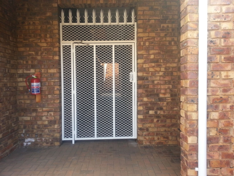 To Let 2 Bedroom Property for Rent in Zwartkop Gauteng