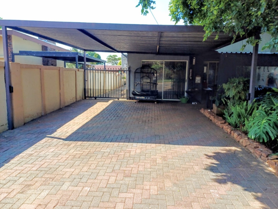 4 Bedroom Property for Sale in Sinoville Gauteng