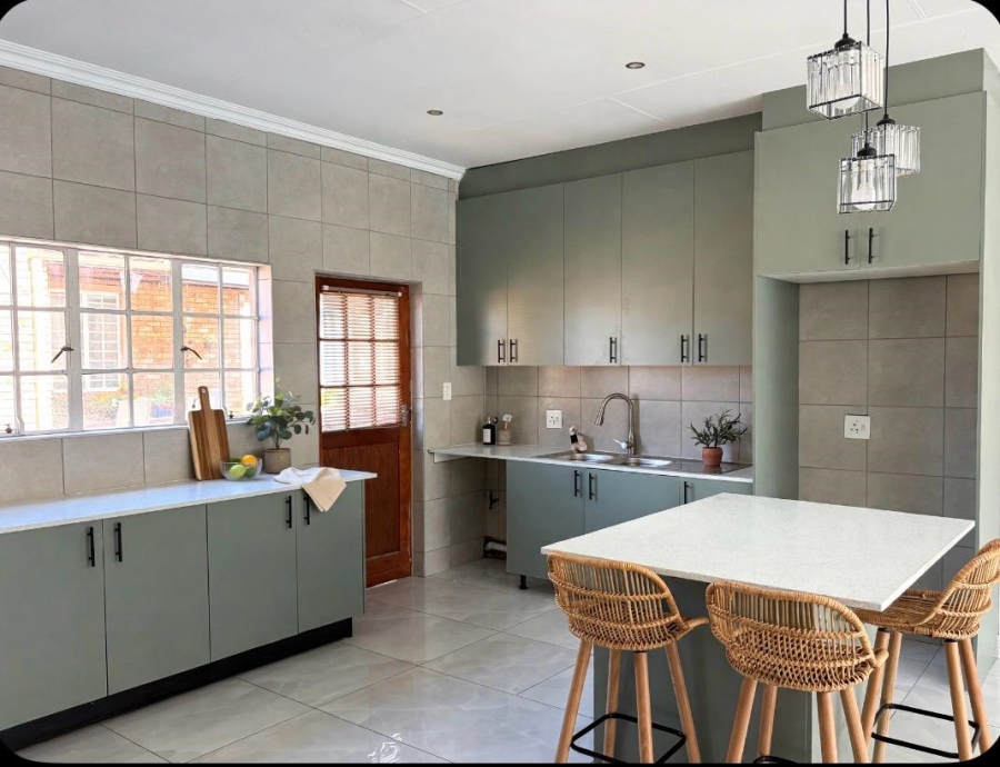 To Let 3 Bedroom Property for Rent in Amorosa Gauteng