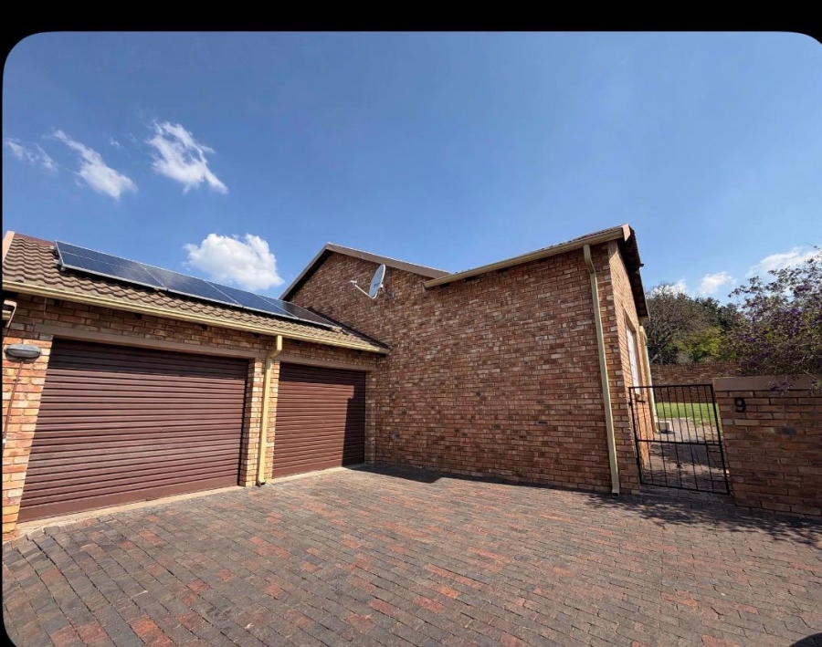 To Let 3 Bedroom Property for Rent in Amorosa Gauteng