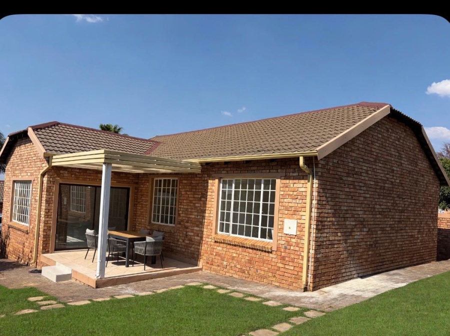 To Let 3 Bedroom Property for Rent in Amorosa Gauteng