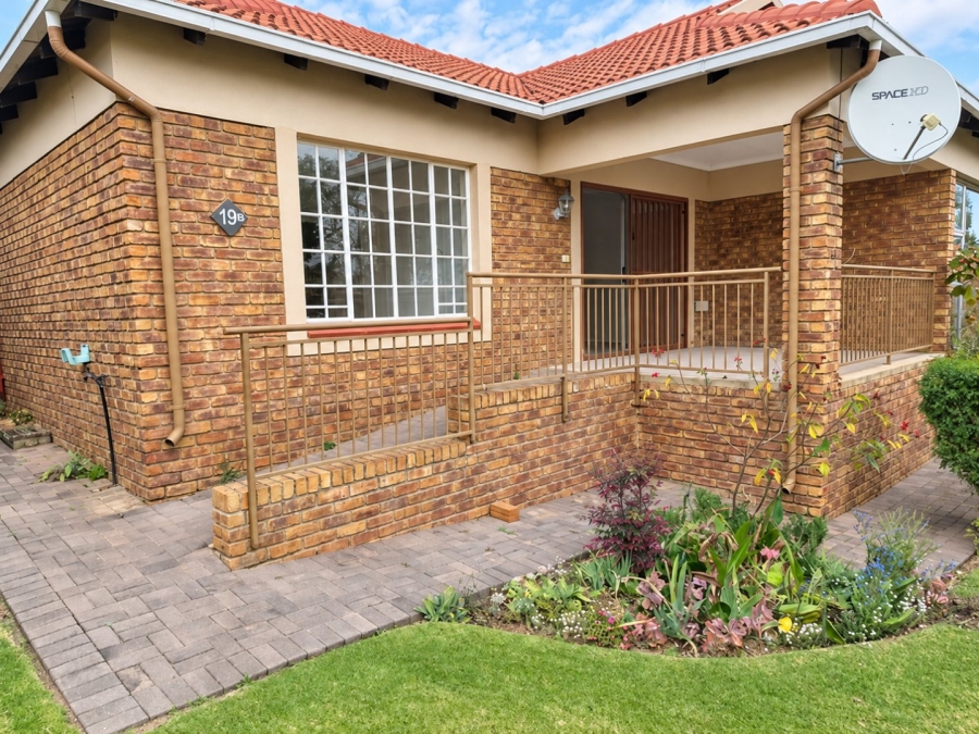 2 Bedroom Property for Sale in Wilgeheuwel Gauteng