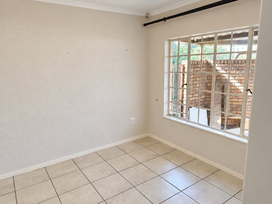 2 Bedroom Property for Sale in Wilgeheuwel Gauteng