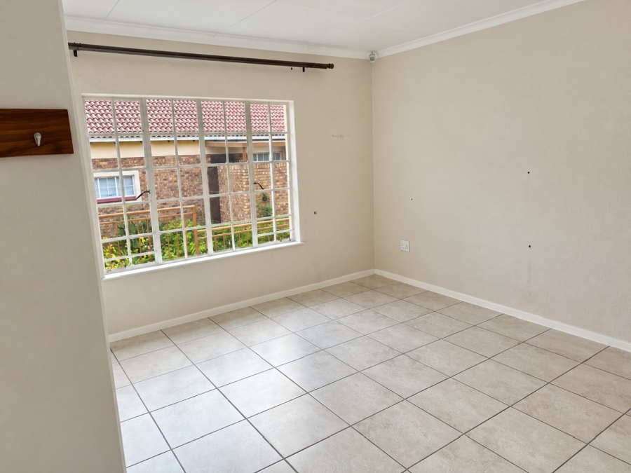 2 Bedroom Property for Sale in Wilgeheuwel Gauteng