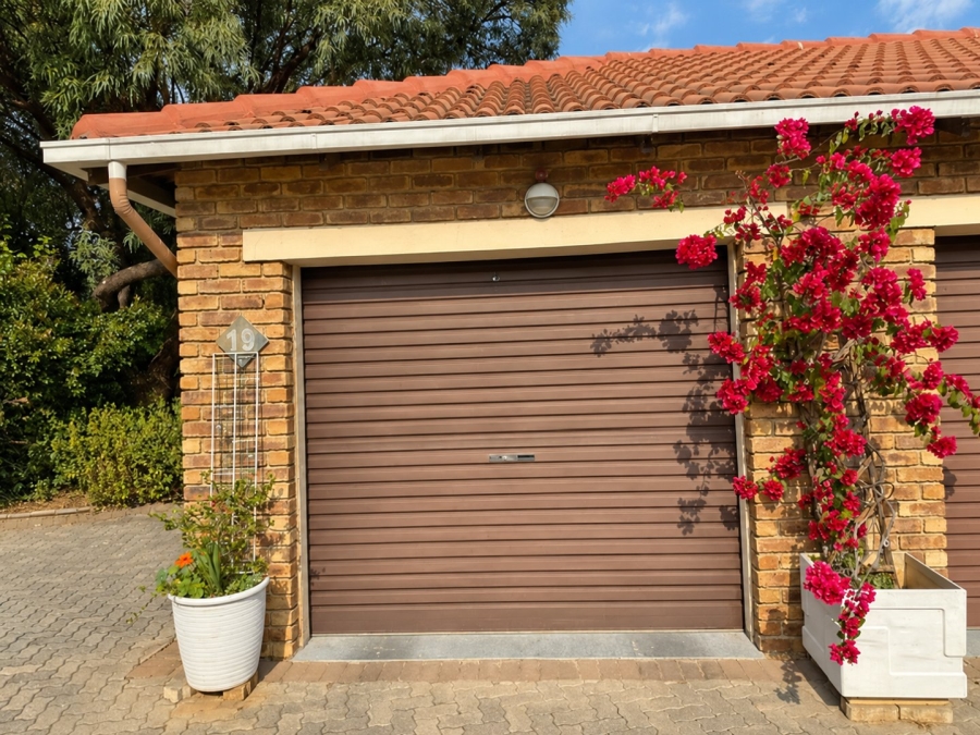 2 Bedroom Property for Sale in Wilgeheuwel Gauteng