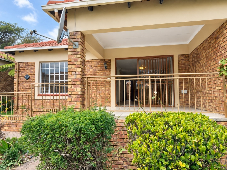 2 Bedroom Property for Sale in Wilgeheuwel Gauteng
