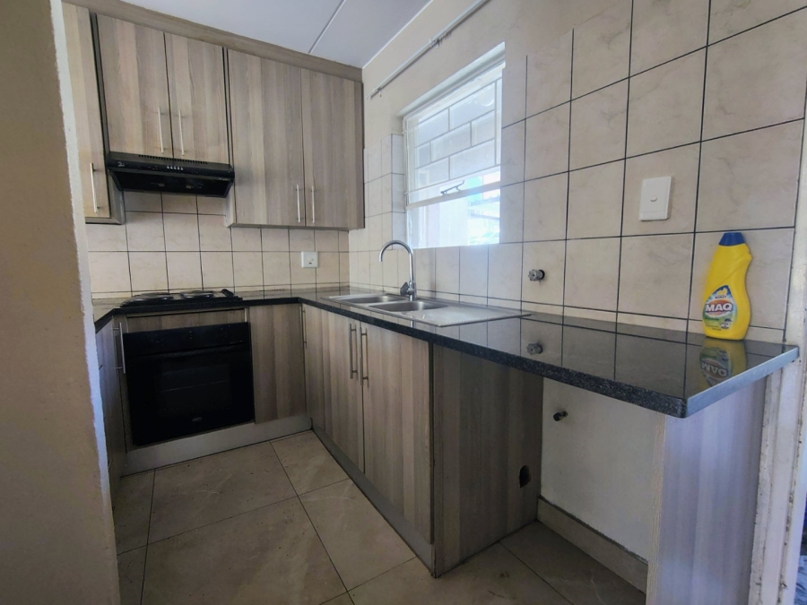 To Let 3 Bedroom Property for Rent in Vorna Valley Gauteng