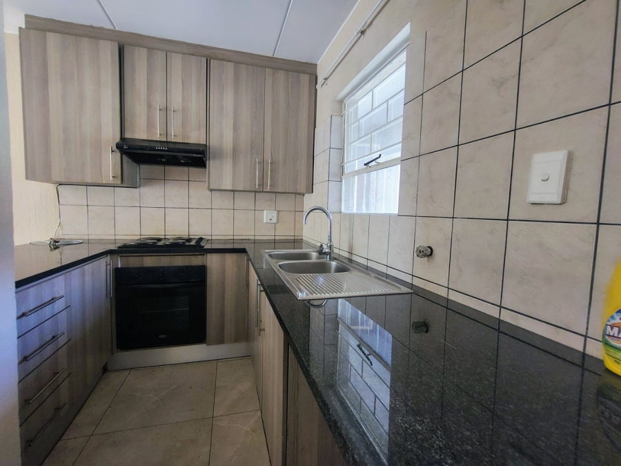 To Let 3 Bedroom Property for Rent in Vorna Valley Gauteng