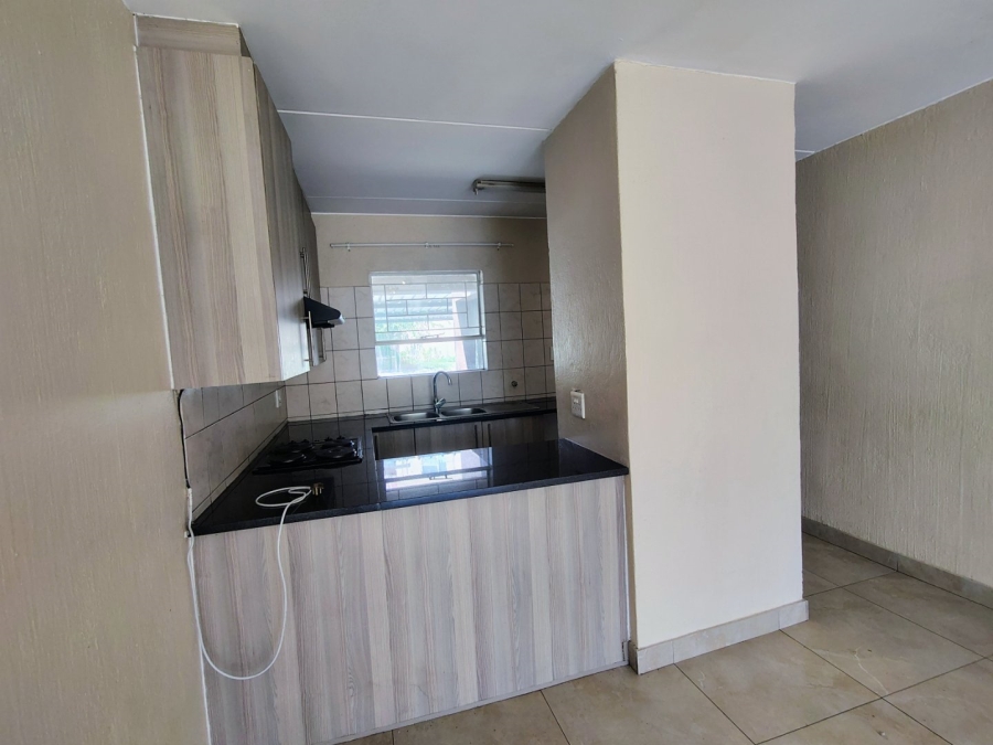To Let 3 Bedroom Property for Rent in Vorna Valley Gauteng