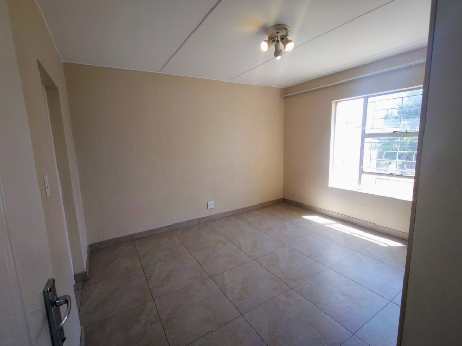 To Let 3 Bedroom Property for Rent in Vorna Valley Gauteng