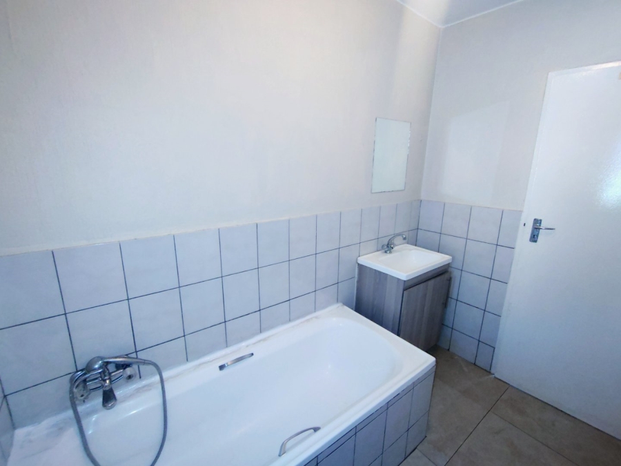 To Let 3 Bedroom Property for Rent in Vorna Valley Gauteng
