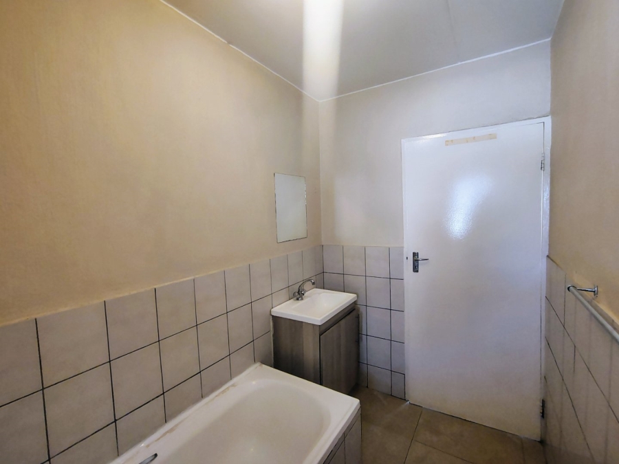 To Let 3 Bedroom Property for Rent in Vorna Valley Gauteng