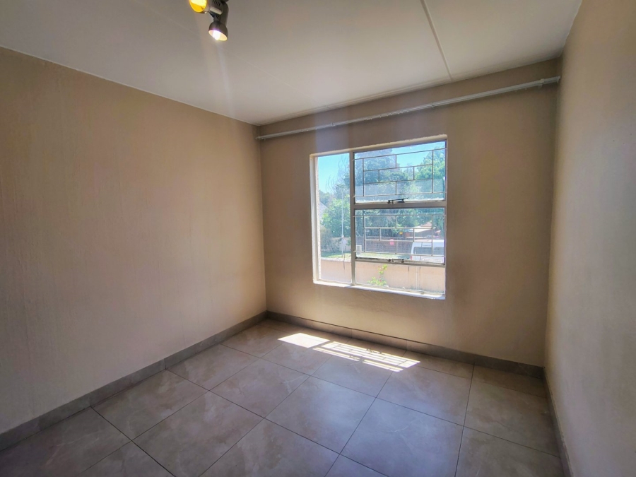 To Let 3 Bedroom Property for Rent in Vorna Valley Gauteng