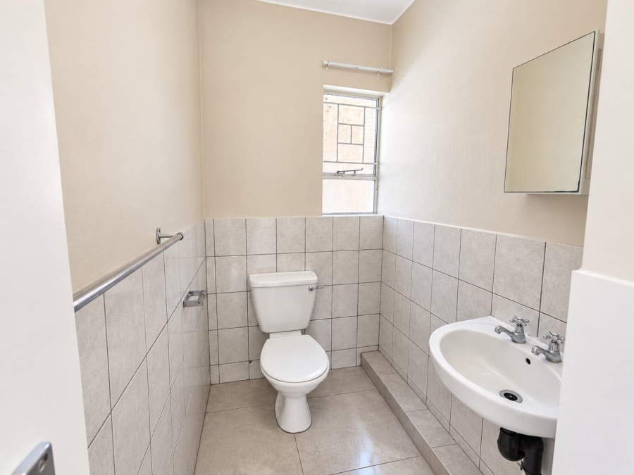 To Let 3 Bedroom Property for Rent in Vorna Valley Gauteng