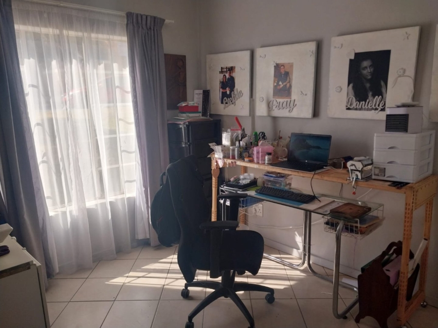 2 Bedroom Property for Sale in Honeypark Gauteng