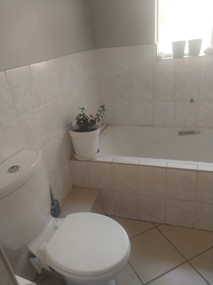 2 Bedroom Property for Sale in Honeypark Gauteng