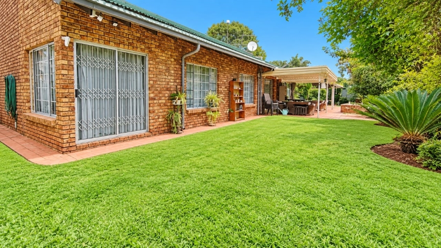 4 Bedroom Property for Sale in Rooihuiskraal North Gauteng