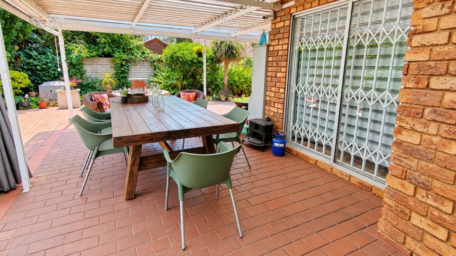 4 Bedroom Property for Sale in Rooihuiskraal North Gauteng