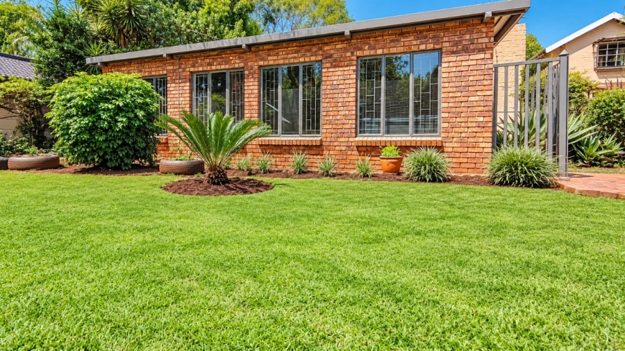 4 Bedroom Property for Sale in Rooihuiskraal North Gauteng
