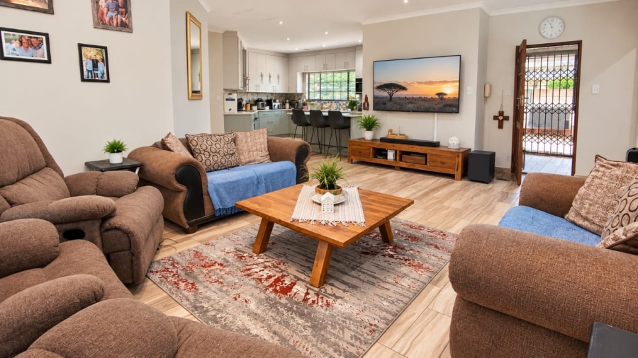 4 Bedroom Property for Sale in Rooihuiskraal North Gauteng