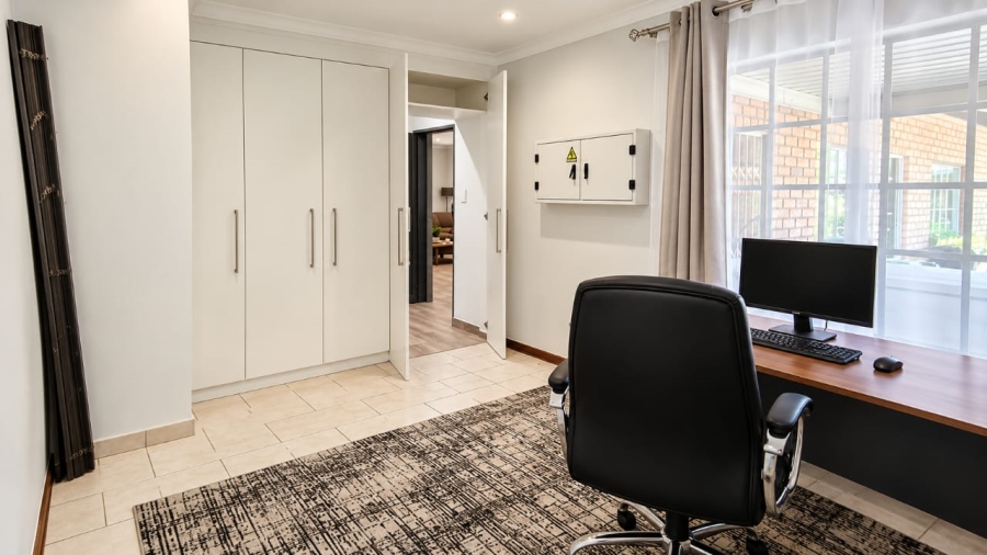4 Bedroom Property for Sale in Rooihuiskraal North Gauteng