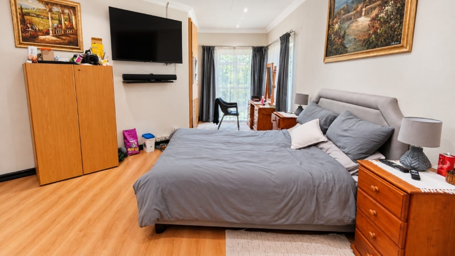 4 Bedroom Property for Sale in Rooihuiskraal North Gauteng