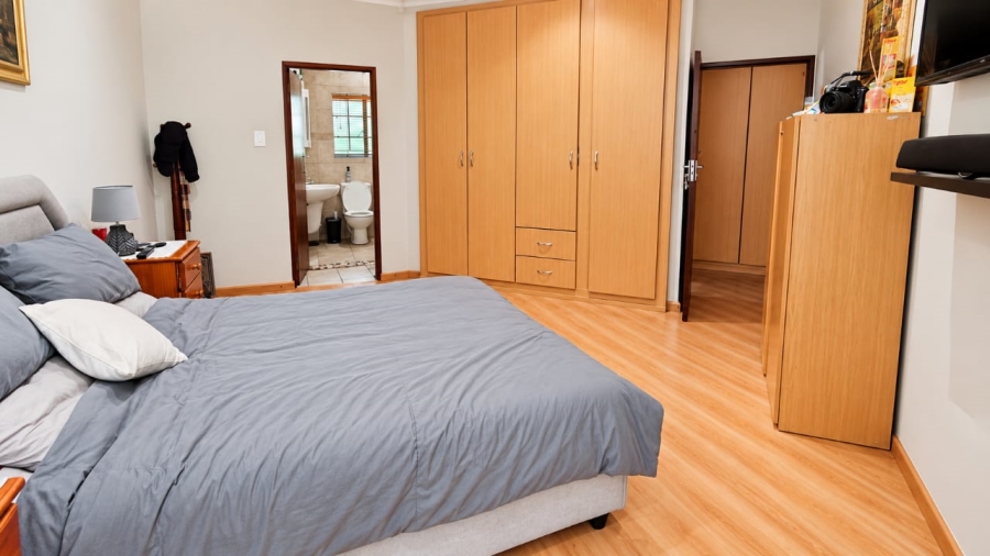 4 Bedroom Property for Sale in Rooihuiskraal North Gauteng