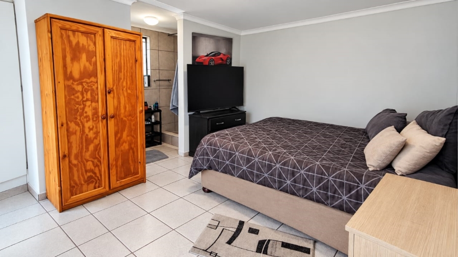4 Bedroom Property for Sale in Rooihuiskraal North Gauteng