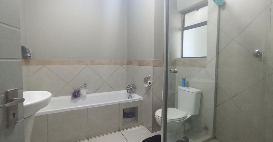 2 Bedroom Property for Sale in Glen Austin Gauteng