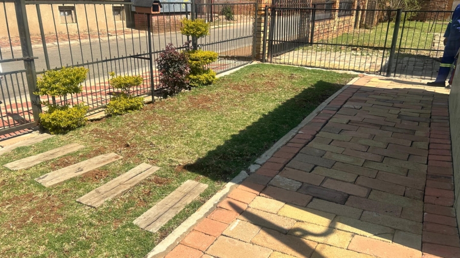 2 Bedroom Property for Sale in Masimini Gauteng