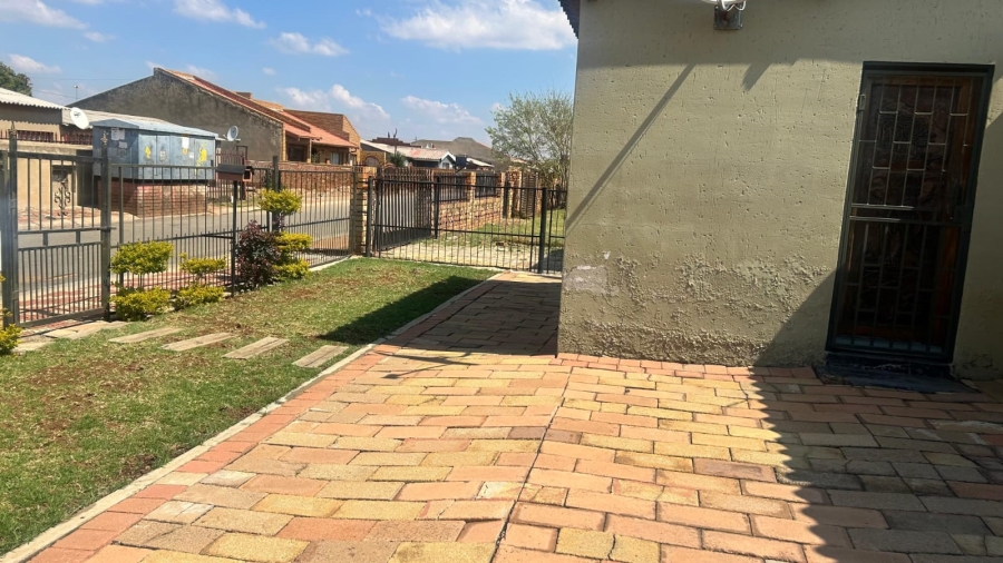 2 Bedroom Property for Sale in Masimini Gauteng