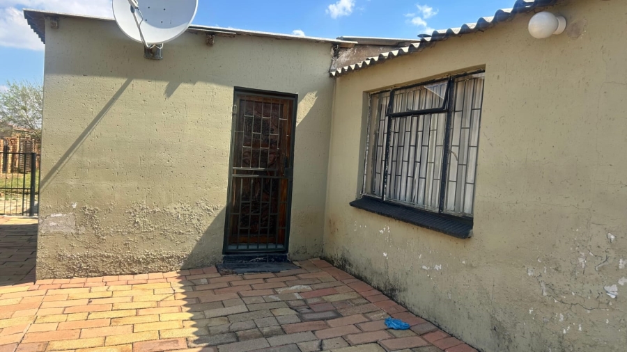 2 Bedroom Property for Sale in Masimini Gauteng