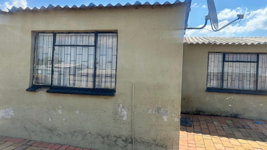 2 Bedroom Property for Sale in Masimini Gauteng