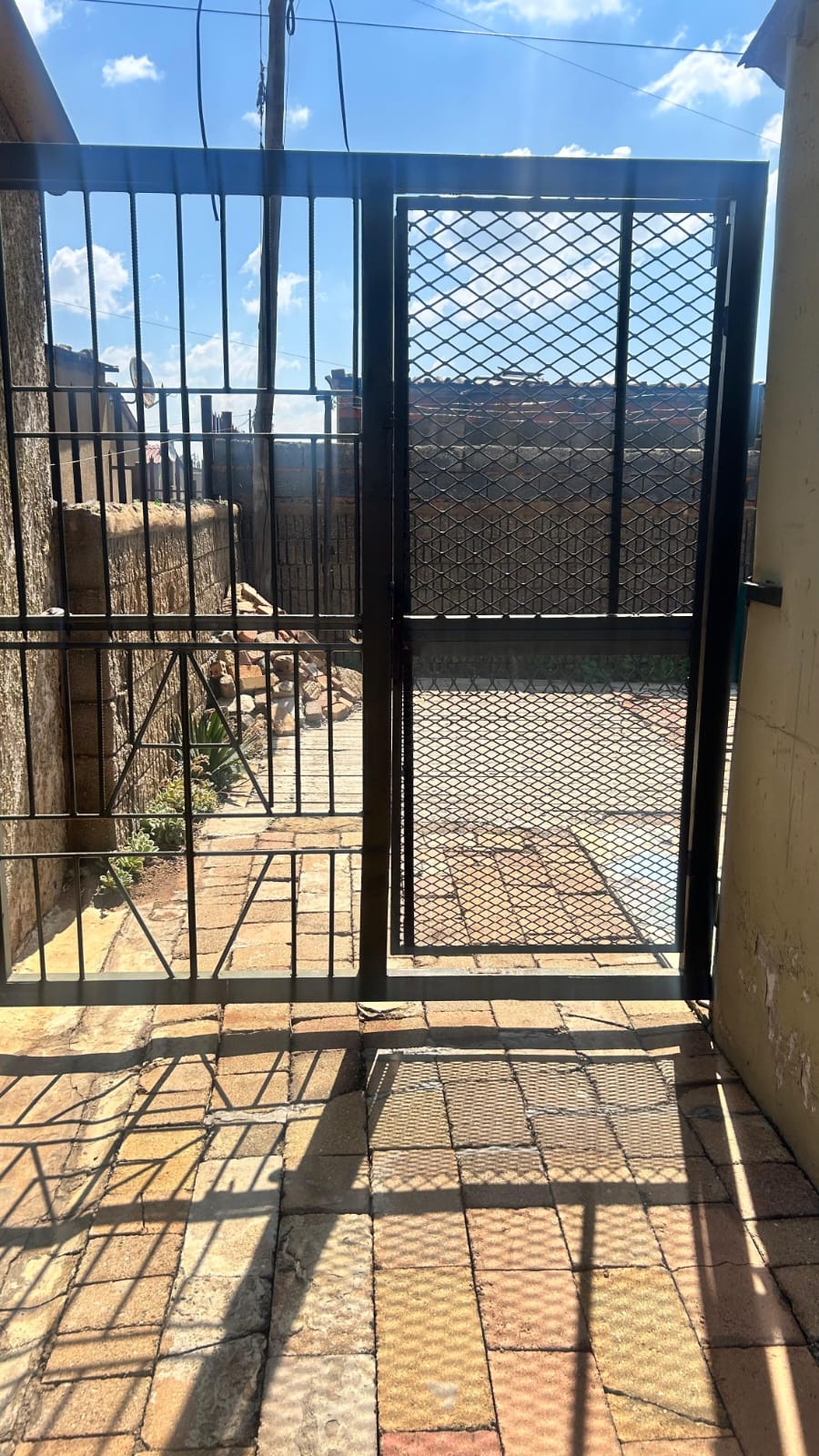 2 Bedroom Property for Sale in Masimini Gauteng