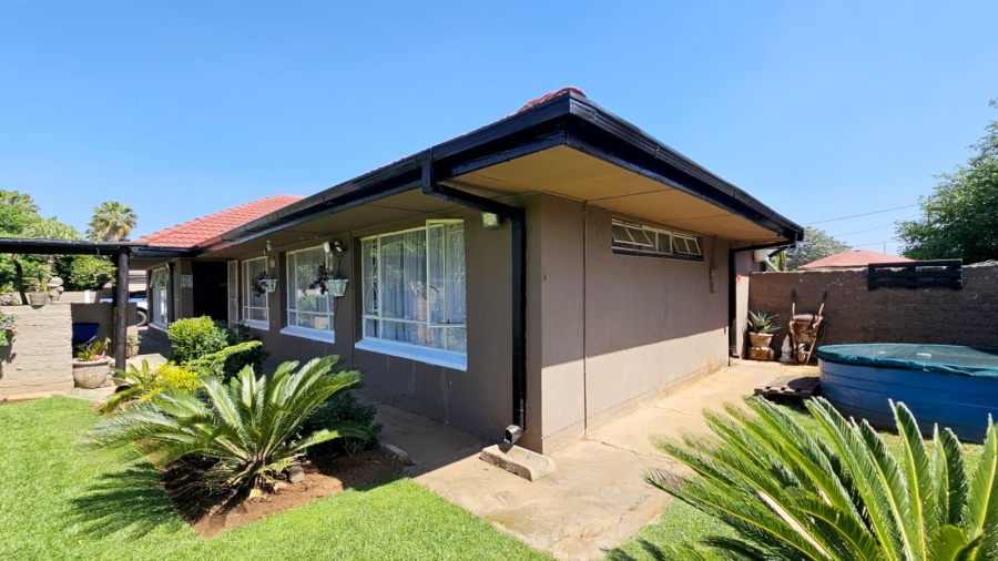 4 Bedroom Property for Sale in Three Rivers Gauteng