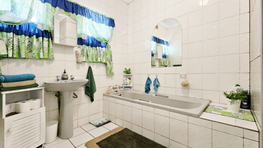 4 Bedroom Property for Sale in Three Rivers Gauteng