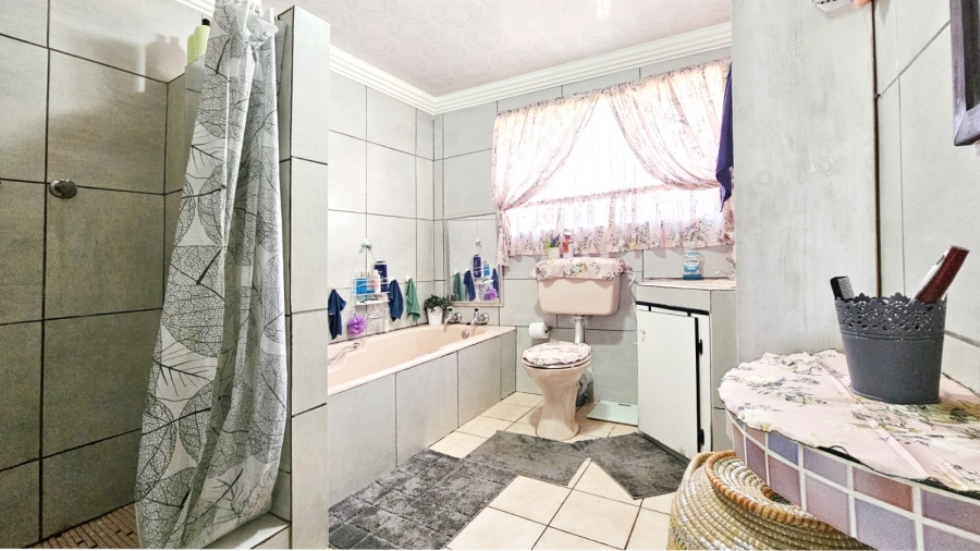 4 Bedroom Property for Sale in Three Rivers Gauteng