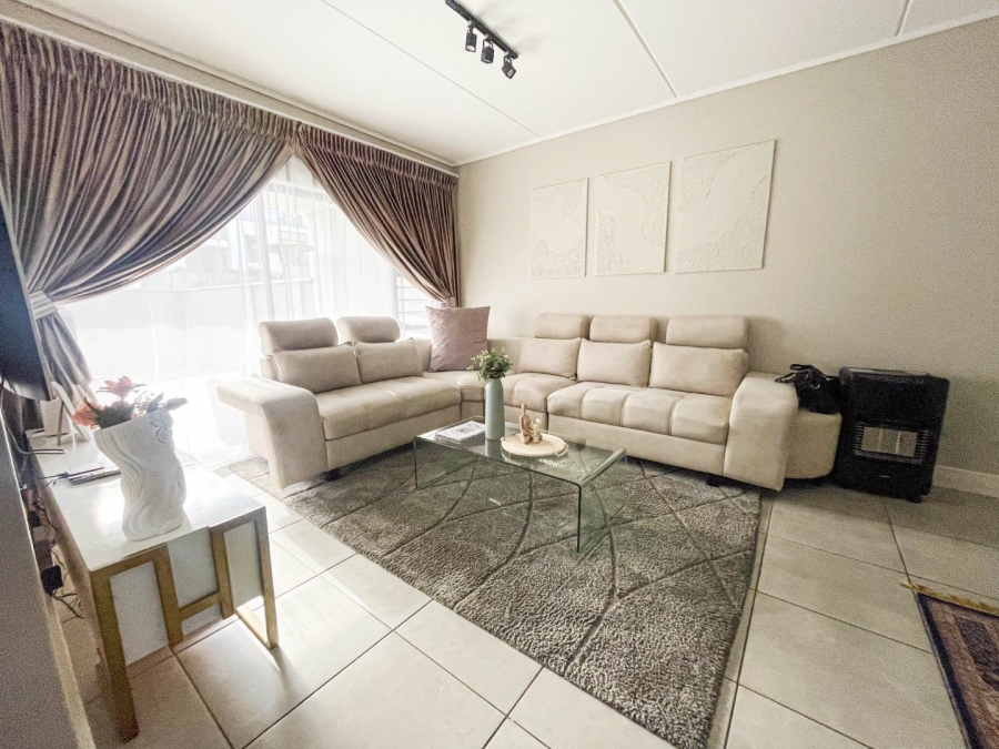 To Let 3 Bedroom Property for Rent in Waterfall Gauteng