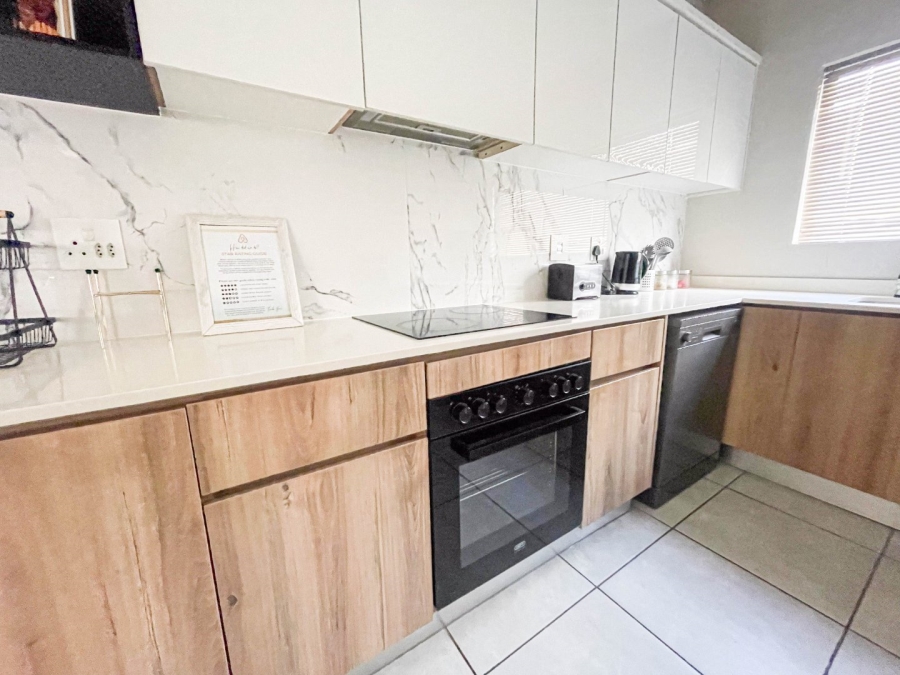 To Let 3 Bedroom Property for Rent in Waterfall Gauteng
