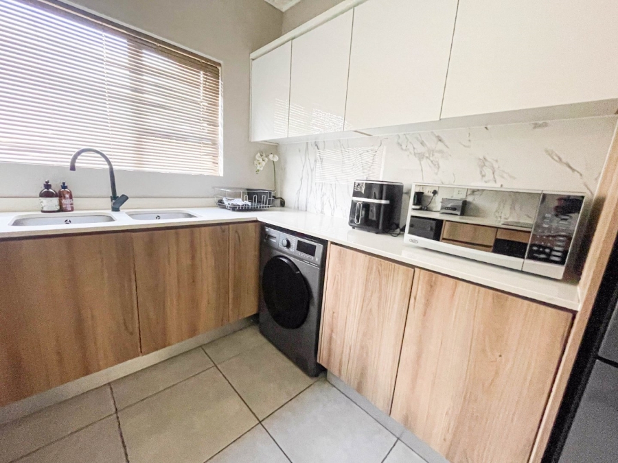 To Let 3 Bedroom Property for Rent in Waterfall Gauteng