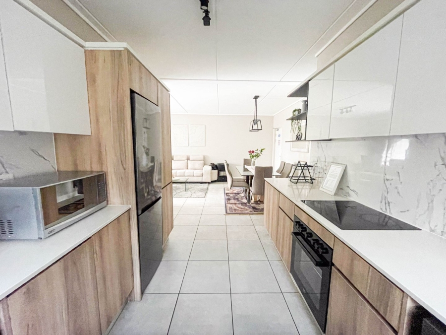 To Let 3 Bedroom Property for Rent in Waterfall Gauteng