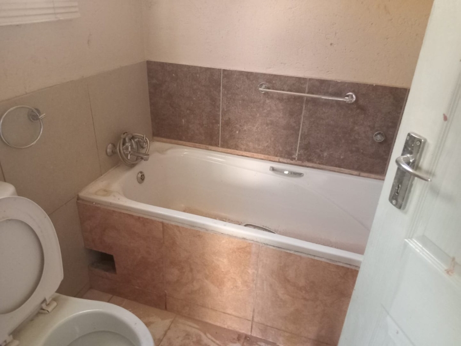 6 Bedroom Property for Sale in Ga-Rankuwa Unit 23 Gauteng