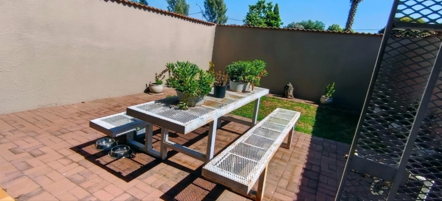3 Bedroom Property for Sale in Three Rivers Proper Gauteng