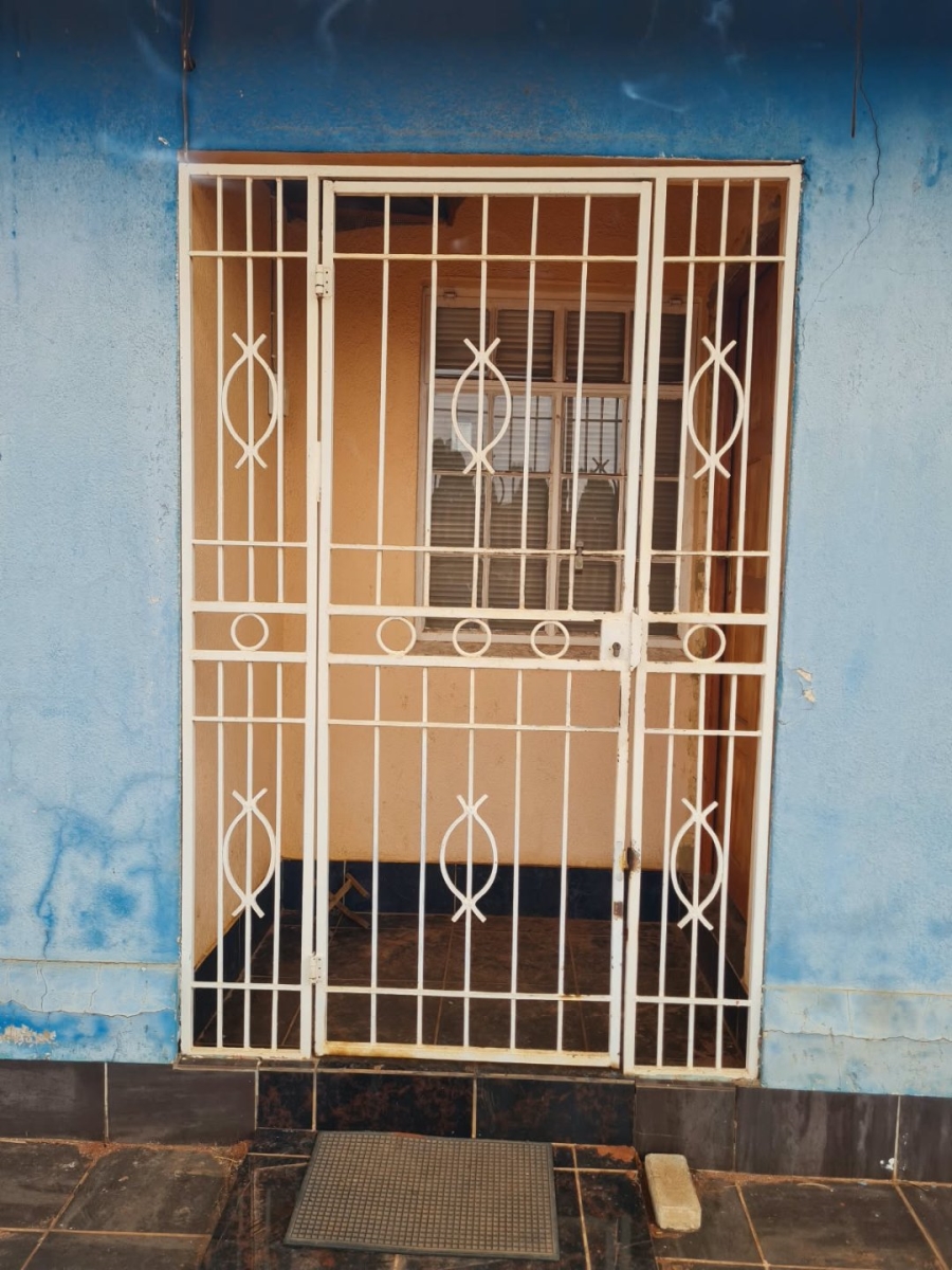 5 Bedroom Property for Sale in Lenasia Ext 9 Gauteng