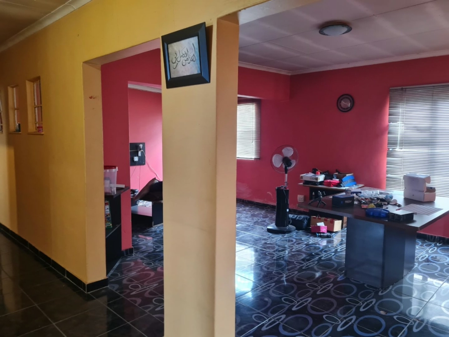 5 Bedroom Property for Sale in Lenasia Ext 9 Gauteng
