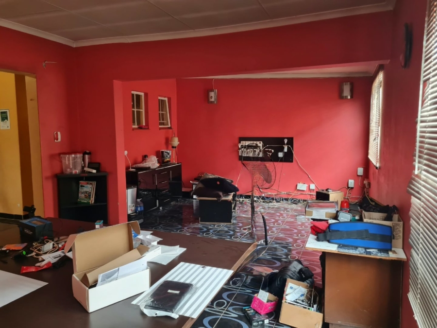 5 Bedroom Property for Sale in Lenasia Ext 9 Gauteng