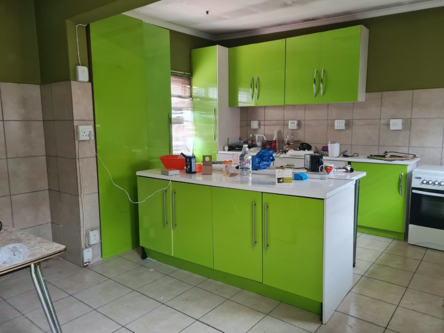 5 Bedroom Property for Sale in Lenasia Ext 9 Gauteng