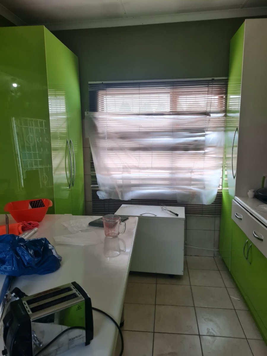 5 Bedroom Property for Sale in Lenasia Ext 9 Gauteng