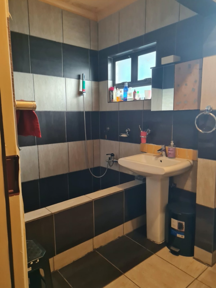 5 Bedroom Property for Sale in Lenasia Ext 9 Gauteng