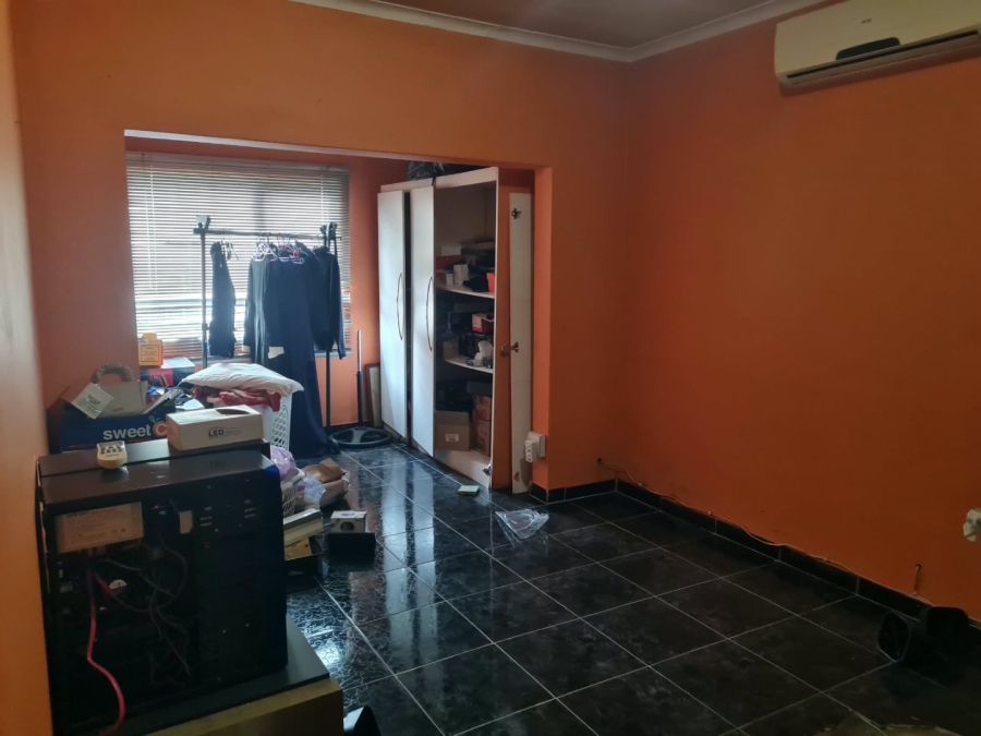 5 Bedroom Property for Sale in Lenasia Ext 9 Gauteng